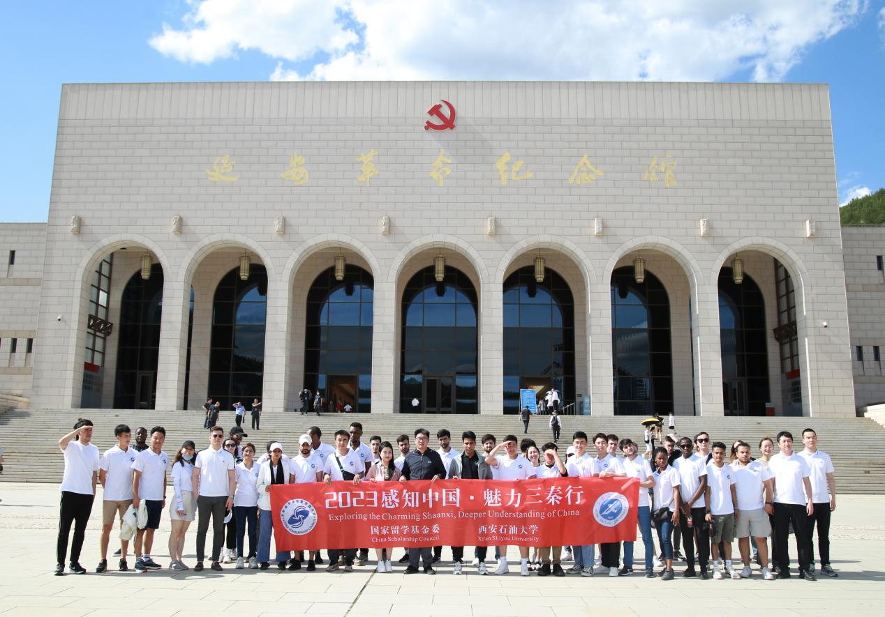 延安革命紀念館合影