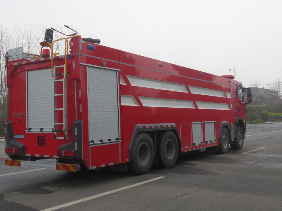 豪沃前四后八水罐消防車(chē)(24噸)圖片